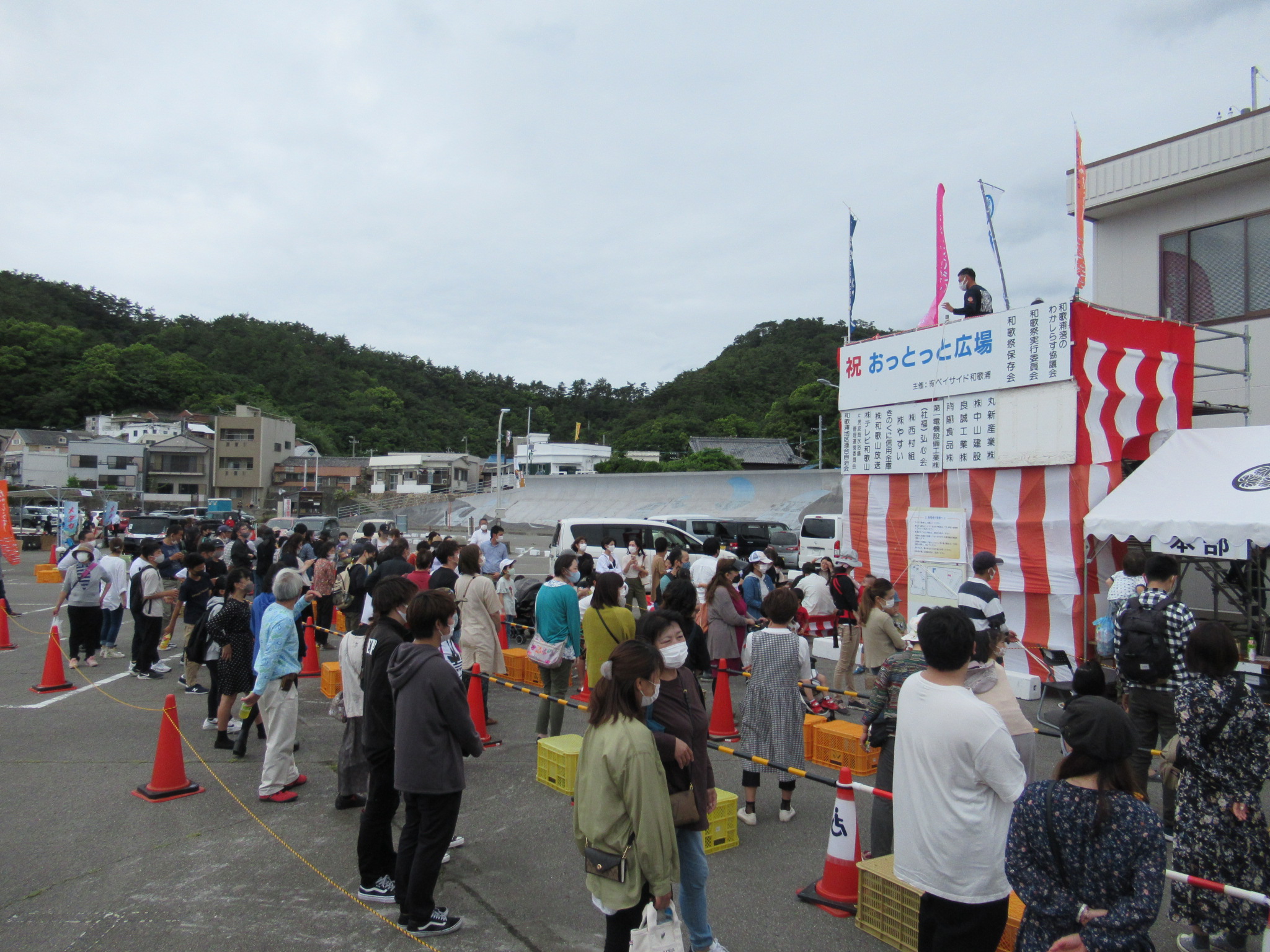 和歌浦漁港駐車場内で『しらすまつり』開催!
